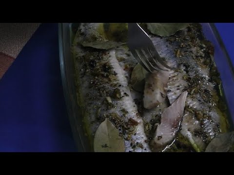 Видео: Деликатес. Селедочка пряная в оливковом масле