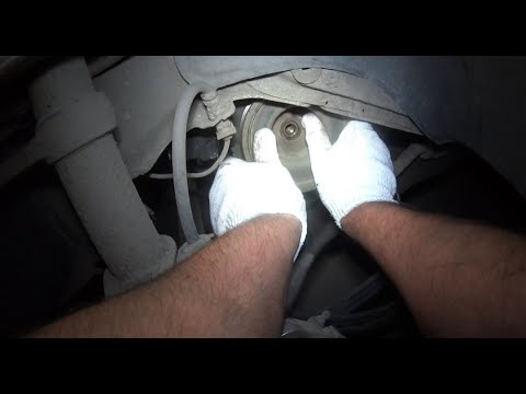 Видео: ✅✌🎥🛠👍 Как открутить болт коленвала. Простейший способ открутить болт шкива коленвала на любом авто.