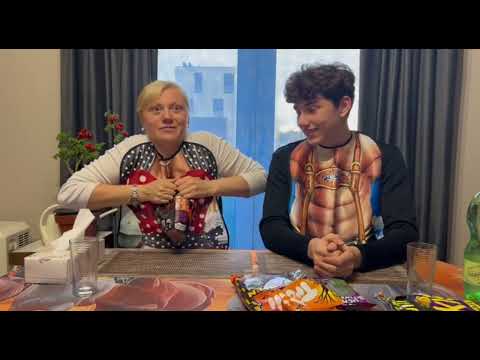 Видео: Пробуем хелоуинские конфеты