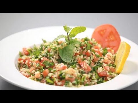 Видео: Табуле - салат с булгуром (ливанская кухня). Готовит Уриэль Штерн