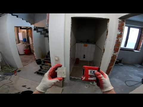 Видео: Укладка плитки на толстый слой клея.