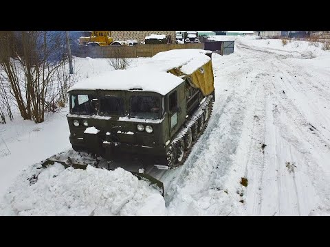 Видео: Артиллерийский тягач чистит снег.Самая дорогая уборка снега!!!