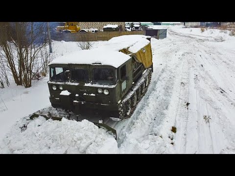 Видео: Артиллерийский тягач чистит снег.Самая дорогая уборка снега!!!