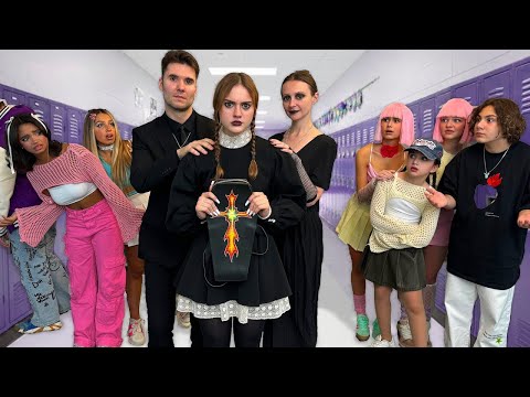 Видео: СТРАННИ РОДИТЕЛИ В КАМПУСА 😈😯 Забавни видеоклипове за приятели / KiKiDo Campus Bulgarian