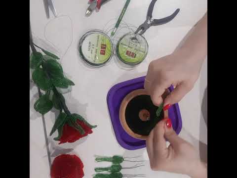 Видео: Роза из бисера🌹часть 2,делаем чашелистники.