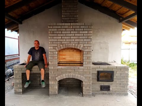 Видео: Мангал из кирпича с печкой под казан, наша первая командировка в подмосковье