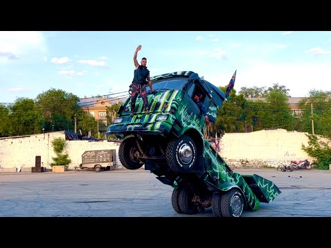 Видео: Самое опасное шоу - это шоу каскадеров!