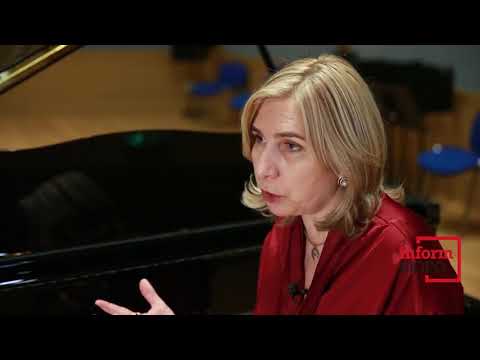 Видео: Данэлия Тулешова: как девочке ставили голос, рассказала Мария Струве