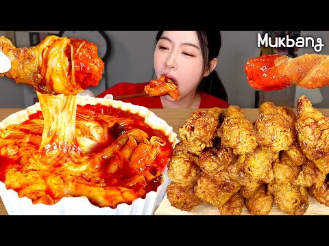 Видео: Скучные tteokbokki и сладкий жареный курица мукбанг ㅣ популярная корейская еда