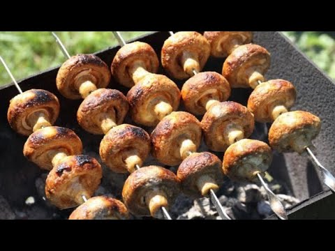 Видео: Грибы на мангале! Грибочки в майонезе!Шампиньоны на шампуре. Как помыть грибы. Маринад.