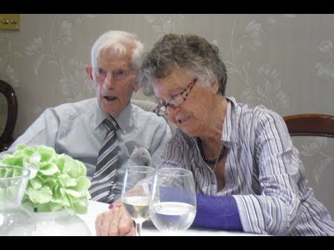 Видео: 181.Как живут пенсионеры в Англии // пенсии  англичан  // как заработать большую  пенсию