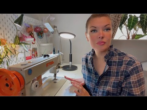 Видео: Как заправить нить 🪡в швейную машинку для кожи?И как строчить по коже ровно🧵#натуральнаякожа 