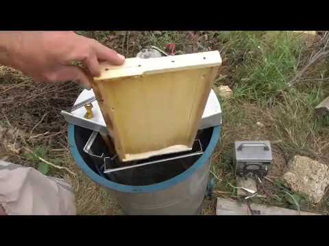 Видео: Обзор медогонки и правила закладки рамок в нее!