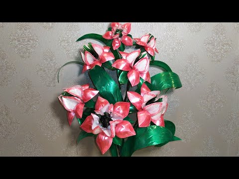 Видео: Цветы из донышек от пластиковых бутылок. Мастер класс.