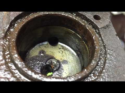 Видео: Как легко достать поршень из тормозного суппорта