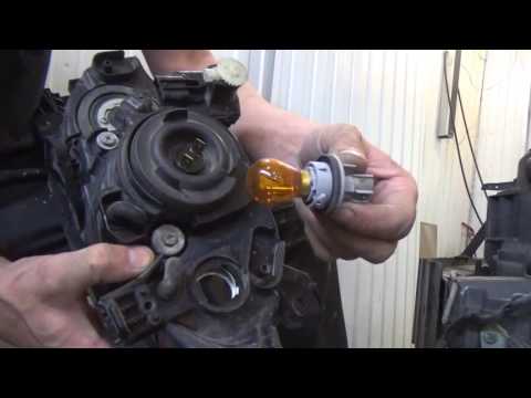 Видео: Как снять переднюю фару и заменить все лампы в Мазда 3 I(ВК)