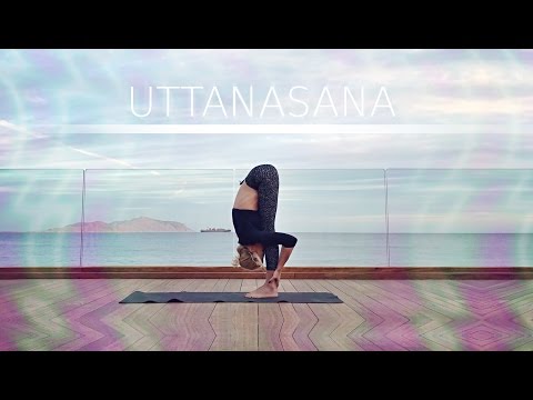 Видео: Уттанасана. Асаны для начинающих. Наклон к стопам с Дарьей Самойловой.