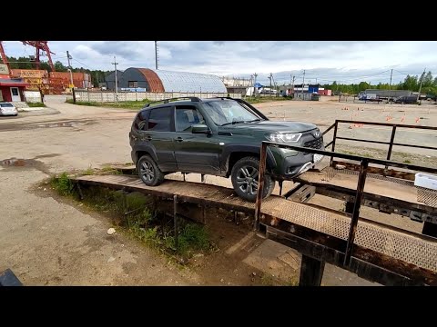 Видео: LADA NIVA TRAVEL!!! Осмотр после года эксплуатации, ржавчина и гремящий суппорт... Или не суппорт?