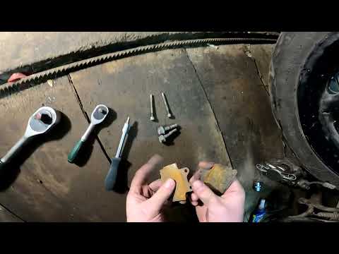 Видео: замена колодок Yamaha FZS600