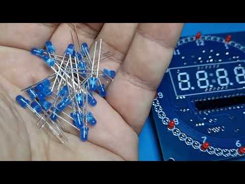 Видео: Как сделать часы с вращающимся светодиодным дисплеем