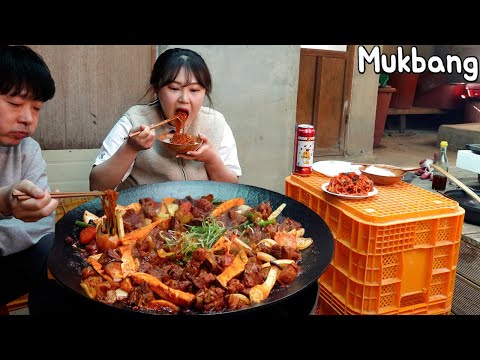Видео: Mukbang | Острые свиные ребрышки на пару, которые я приготовила! Когда едим вместе, вкуснее.
