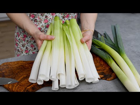 Видео: Моя бабушка показала мне, как приготовить лук-порей по-новому!