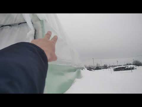 Видео: Как теплица выдерживает снеговые нагрузки и её конструкция! (часть 1)