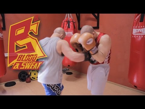 Видео: Как пробить корпус и печень. Техника бокса. Игорь Смольянов и Вели Мамедов.