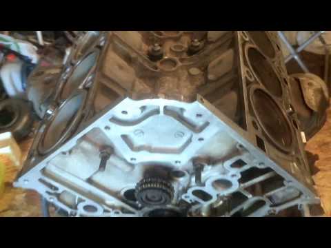 Видео: Ремонт двигателя Mercedes GL 550 разбор M273 1 серия