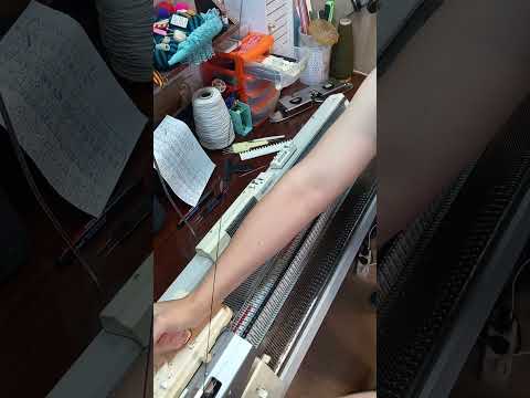 Видео: Сетка 3Д Кучинелли рукава.ОЧЕНЬ ВАЖНЫЕ НЮАНСЫ ВЯЗАНИЯ.