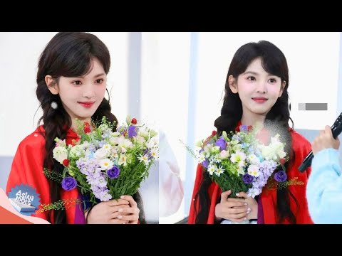 Видео: Образ Чжан Руонань в красном плаще стал вирусным — пользователи сети в восторге от ее милого и см...