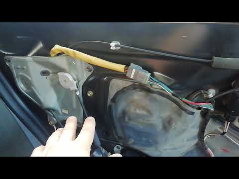 Видео: Ремонт двери TOYOTA ISIS