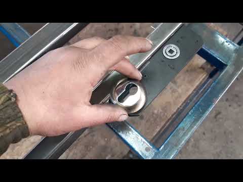 Видео: Врезка замка в калитку, БЕЗ КАЛИТКИ😮???