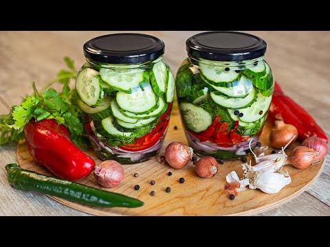 Видео: Хрустящие МАРИНОВАННЫЕ ОГУРЦЫ по-быстрому / Quick pickled cucumber recipe