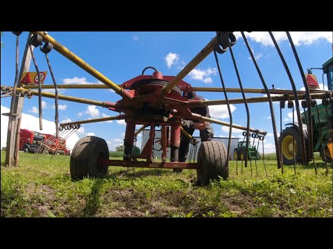 Видео: Обслуживание ворошилки DOBILAS 3.       Сушка травы на сено. Заготовка корма 2022