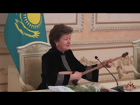 Видео: Татьяна Бурмистрова — женщина, которая поёт сердцем | Казахские песни и домбра