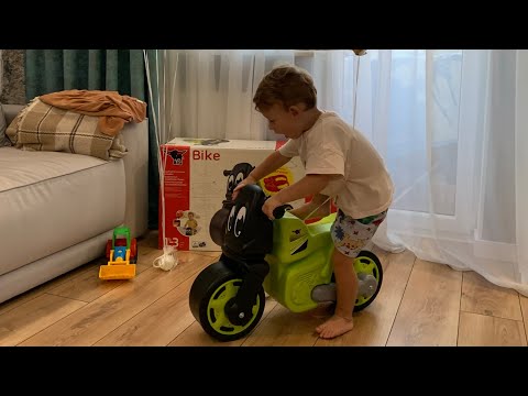 Видео: У Івана новий мото-байк!Bike🚴‍♂️(маленький хлопчик Іванко якому 2 роки)Відео-архів