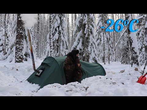 Видео: Морозы не отступают| экстремальная ночевка в горячей палатке в -26°C