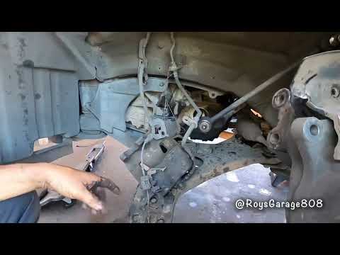 Видео: Как заменить нижний рычаг подвески, полуось и стойки на Toyota Sienna 2014 года!!!