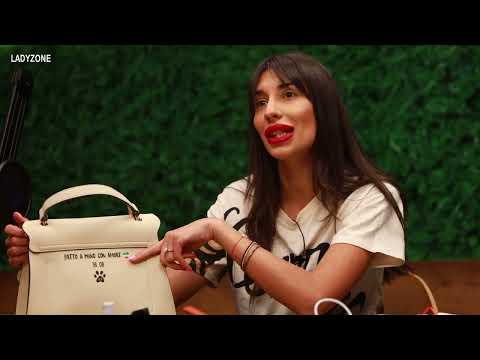 Видео: В чантата на Виктория от „Ергенът“: Червило, с което целува Алек и сух шампоан за бретон