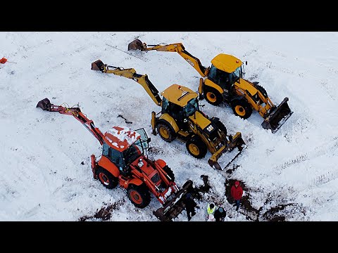 Видео: Сравнение экскаватор погрузчиков : CAT 444, JCB 5CX и Fiat Kobelco 200!