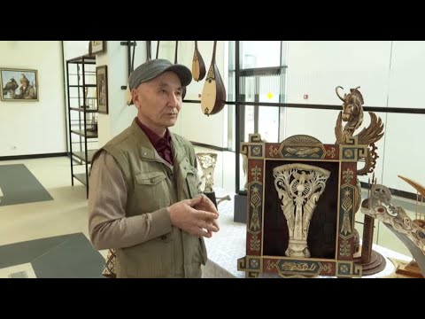 Видео: Шебер Бектас Кәрім сүйектен түрлі бұйымдар жасайды