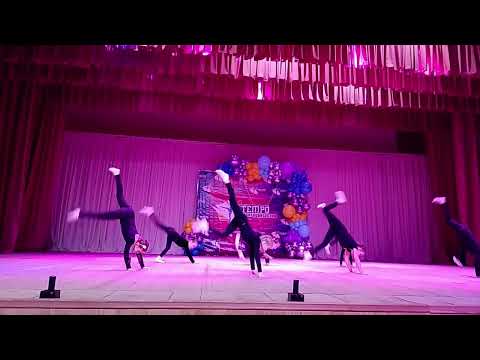 Видео: Перший виступ Мілана акробатика