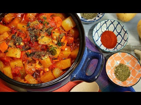 Видео: 🥔 Картофельное рагу в томатном соусе 🍅 - Сытное веганское блюдо из Болгарии 🇧🇬 [ КАРТОФЕНА ЯХНЯ ]