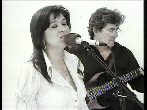 Видео: Илсөя Бәдретдинова - "Авыл көе" (LIVE)