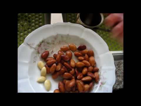 Видео: Как почистить и порезать МИНДАЛЬ