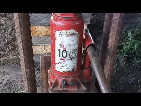 Видео: Выпресовка шкворня ЗиЛ на самодельном пресе, 10 тонн и волшебная кувалда))