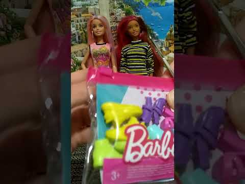 Видео: Распаковка и обзор второго набора обуви для Барби.