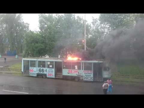 Видео: Горит трамвай в г Прокопьевск
