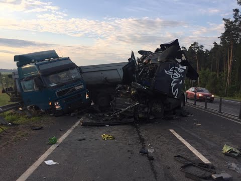 Видео: Жесткое ДТП двух грузовиков на трассе М5/ Грузовой эвакуатор